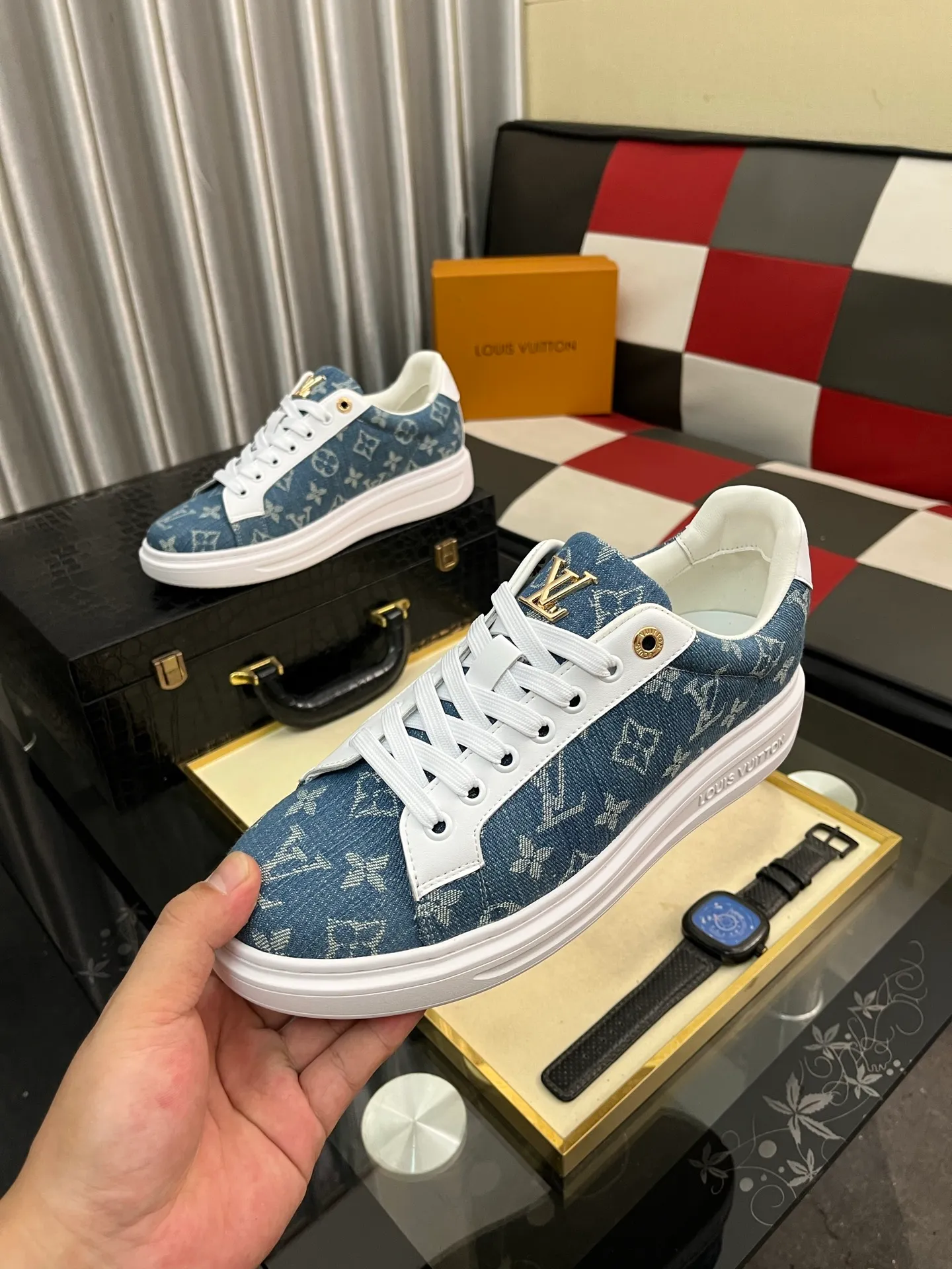 Men's shoes 💰400⌚️⌚️LV Louis Vuitton. The latest trendy casual shoes are popular in physical stores in sizes 38-44. New spring and summer comfortable imported custom original cowhide, unique jacquard fabric element design. Paired with sheepskin lining, Lv original bottom, [taiyang][taiyang] high-end packaging and high quality💪Details determine the quality, you can enter and leave the counter at will, welcome to compare🇮🇹
